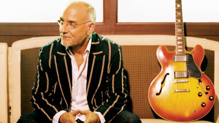 Larry Carlton