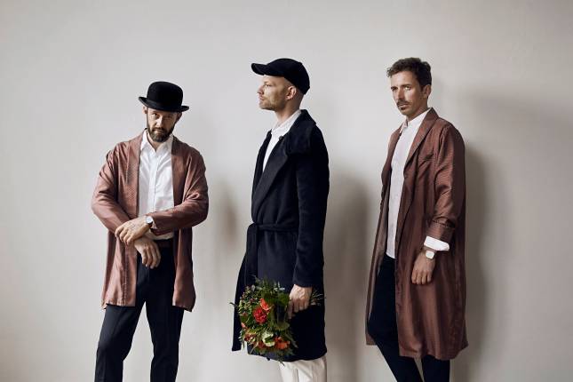 Whomadewho